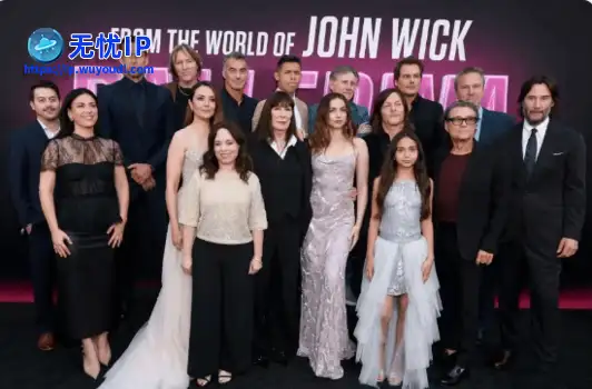 《芭蕾杀姬》洛杉矶首映 女主角中空吊带盛装出席